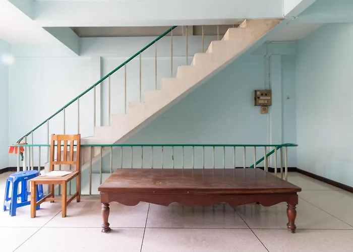 7 Holder Guest house